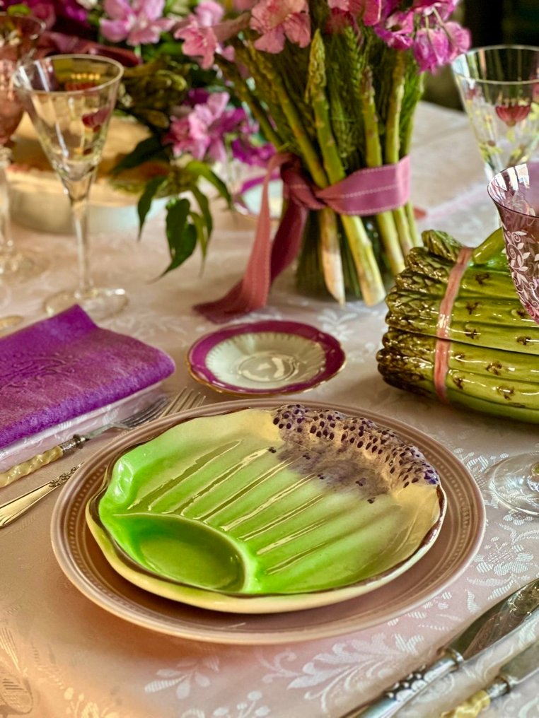 Τραπεζομάντηλο με 12 χαρτοπετσέτες σετ κλασικών αδαμαντωμένων χαρτοπετσετών για ευρύχωρα τραπέζια. - Τραπεζομάντηλο  - 235 cm - 135 cm #1.0