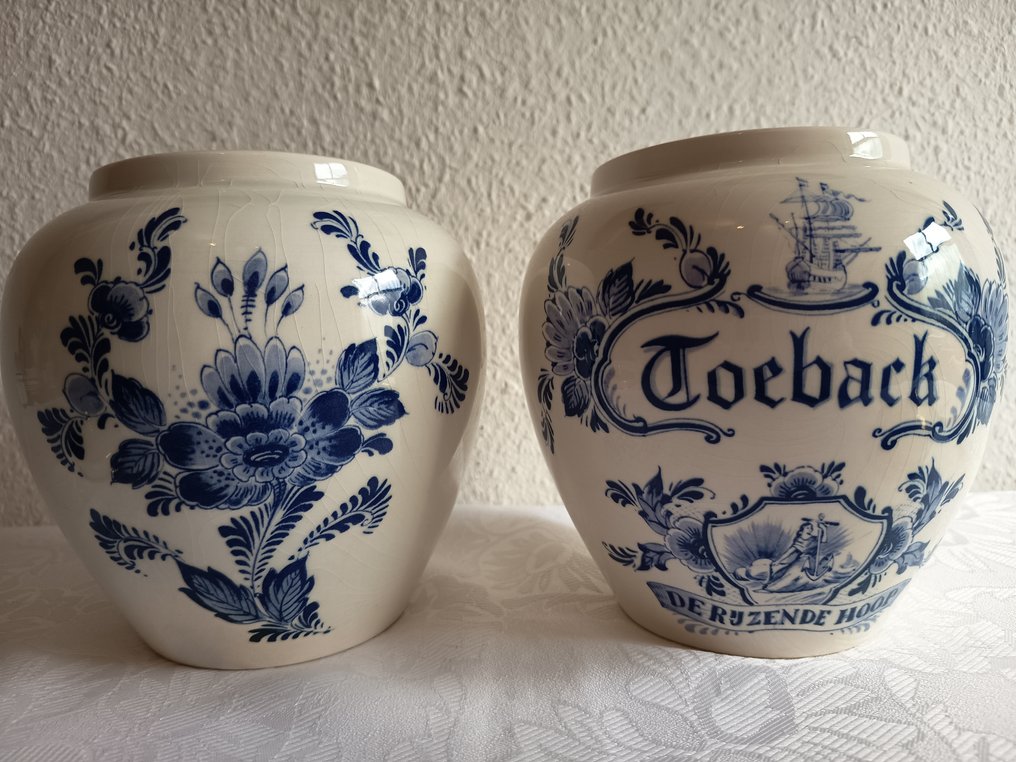 zwei gleiche Tabaksdosen -  Zwei Regina Fayence-Gefäße „Delfter Blau“ mit Echtheitszertifikat - No reserve price - Tobacco box (2) - Ceramic #4.3