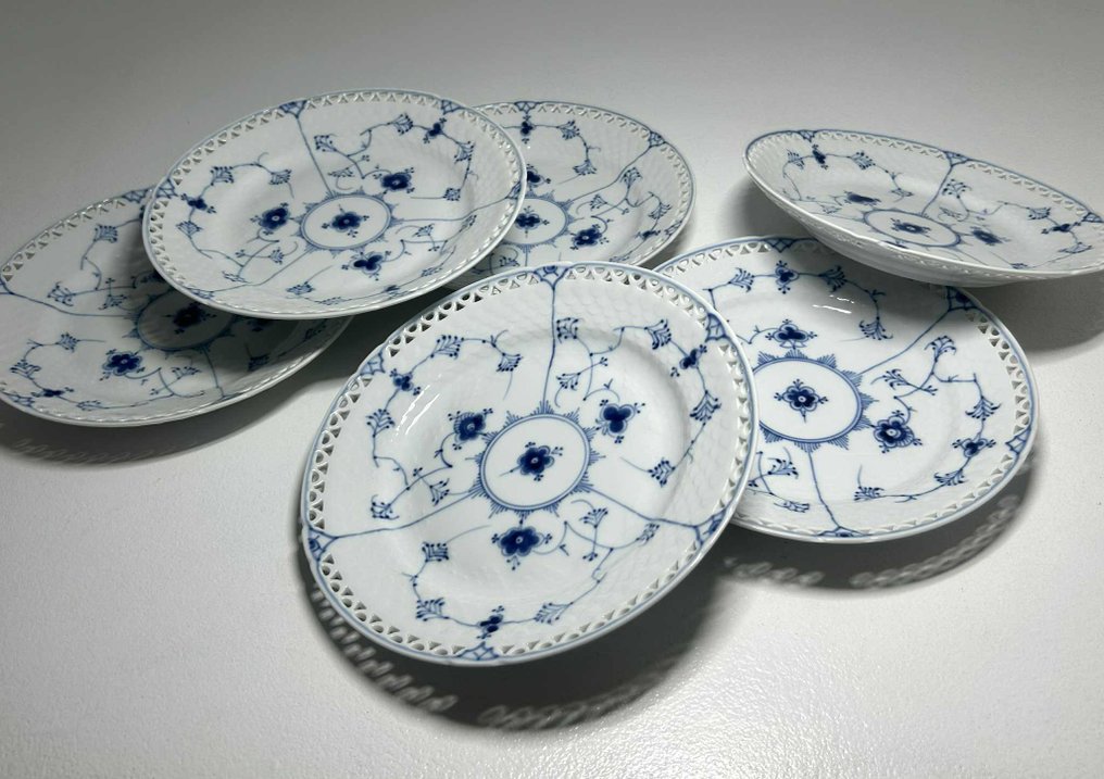 Bing & Grøndahl - Dessert service (6) - Blue Fluted Musselmalet - Porcelain - Set of 6 Dessert Plates #3.2
