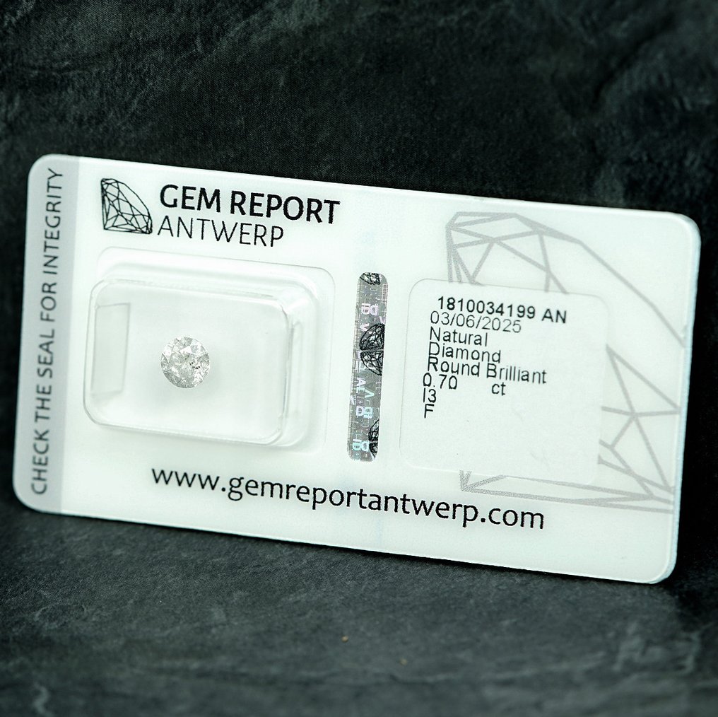 Zonder minimumprijs - 1 pcs Diamant (Natuurlijk) - 0.70 ct - Rond - F - I3 - Gem Report Antwerp (GRA) #2.1