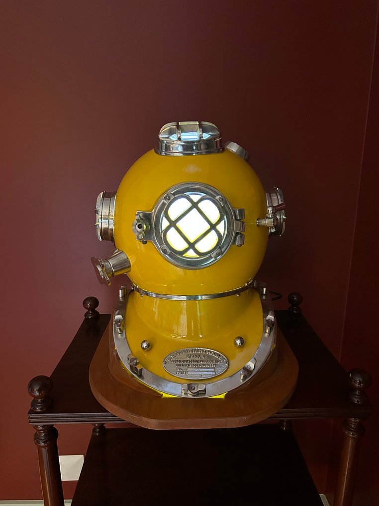 Duikhelm - UNIQUE XXL DIVING HELMET AND LAMP - Staal, Emaille, Messing, Hout #4.3