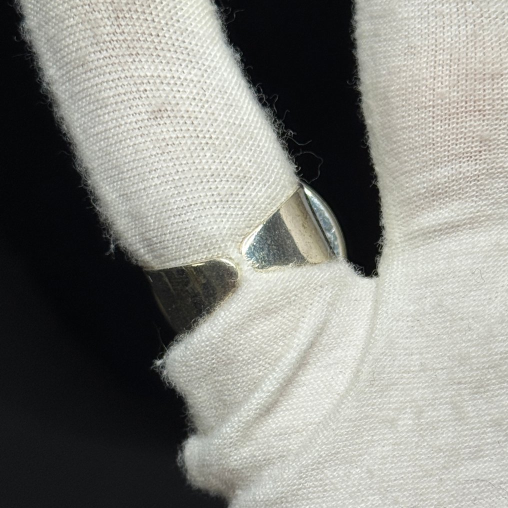 古埃及 陶瓷珠子镶嵌在现代可调节戒指中  (没有保留价) #4.3