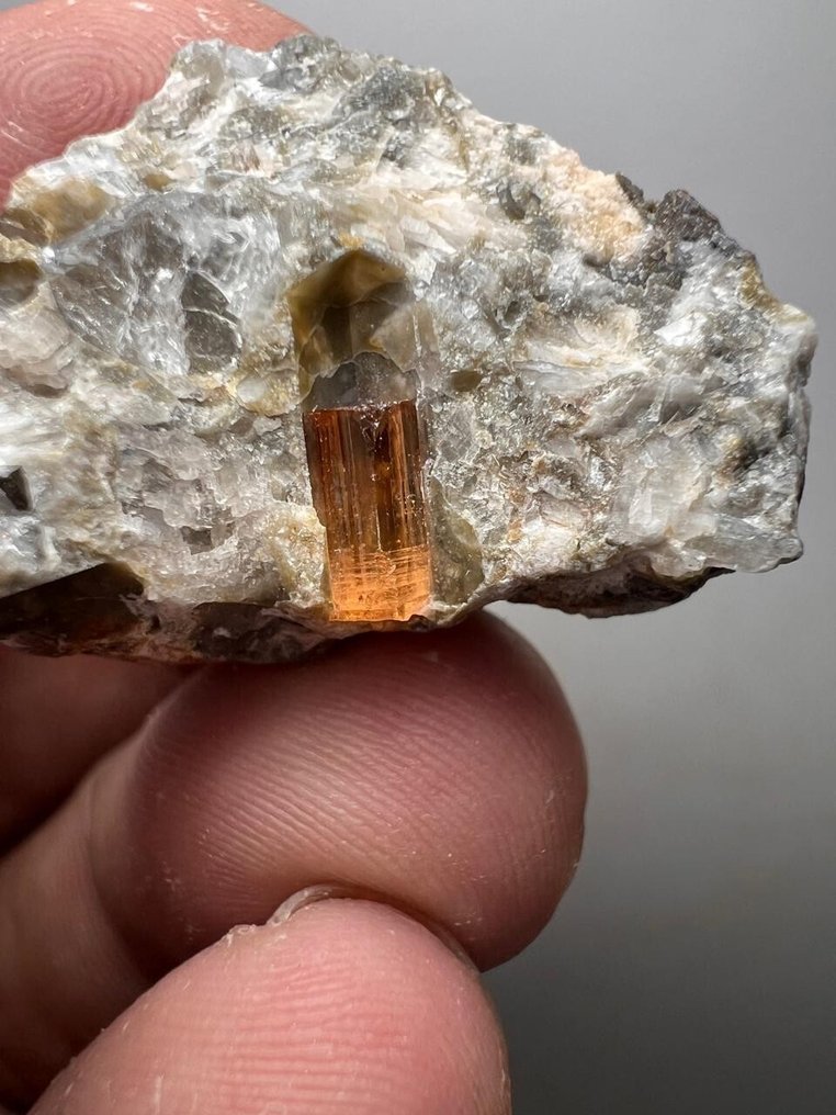 Topaz Crystal on matrix - Height: 30 mm - Width: 22 mm- 13 g - (1) #3.2