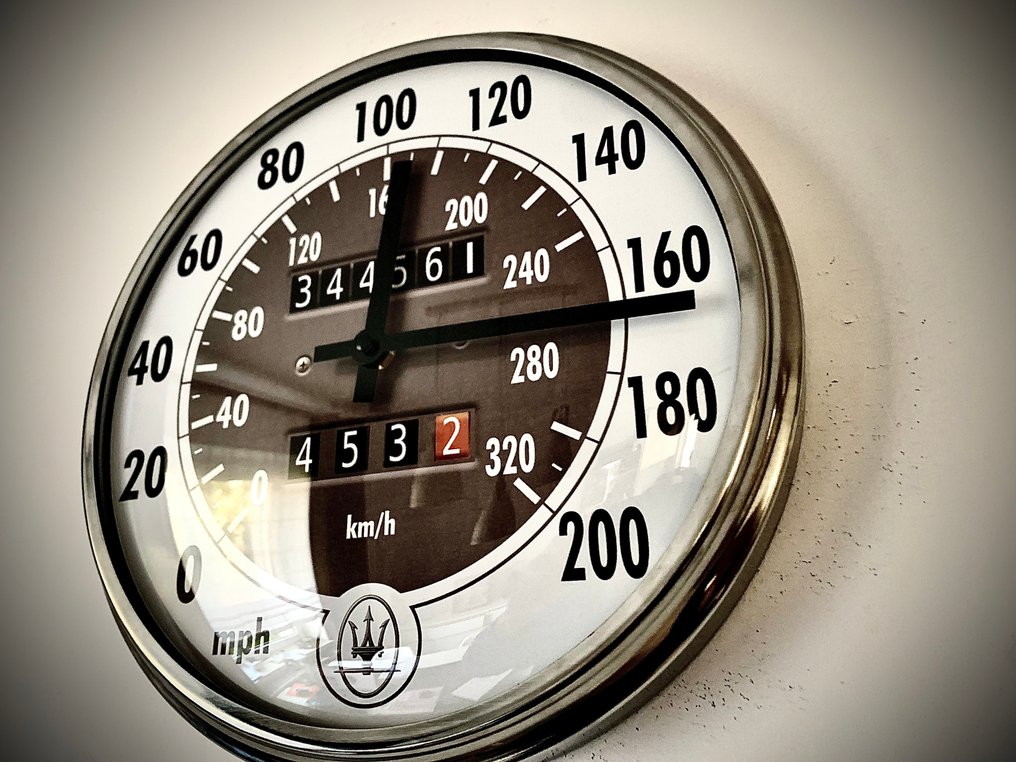 玛莎拉蒂 Coupé Cambiocorsa 速度计墙钟 - LukanowskyArt -  现代的 玻璃, 金属 - 2020年及之后 - Maserati Coupé Cambiocors #1.0