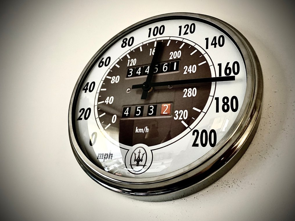 玛莎拉蒂 Coupé Cambiocorsa 速度计墙钟 - LukanowskyArt -  现代的 玻璃, 金属 - 2020年及之后 - Maserati Coupé Cambiocors #4.3