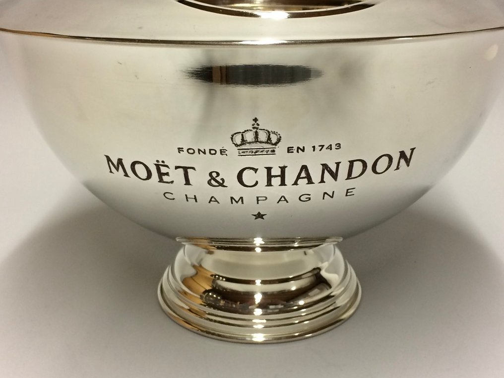 香槟冷却桶 - 致敬Moët et Chandon，镀银款 - 适用于四至七瓶 - 带盖 - 宽34厘米。 #3.2