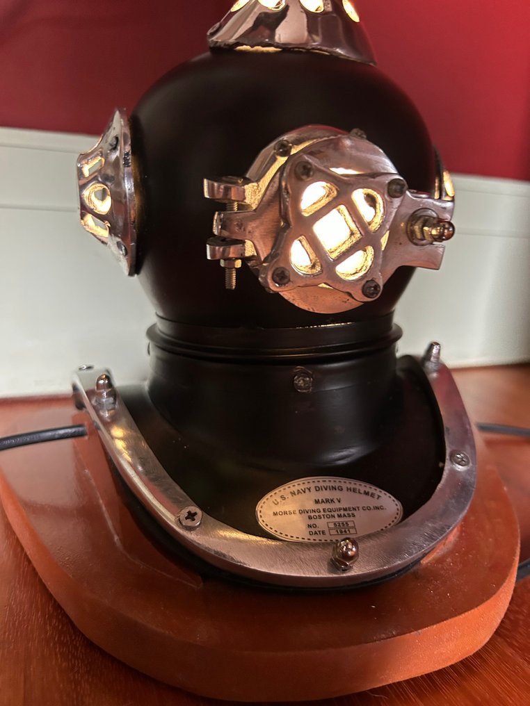 Sukelluskypärä - UNIQUE DIVING HELMET AND LAMP - Teräs, Emali, Messinki, Puu #1.0