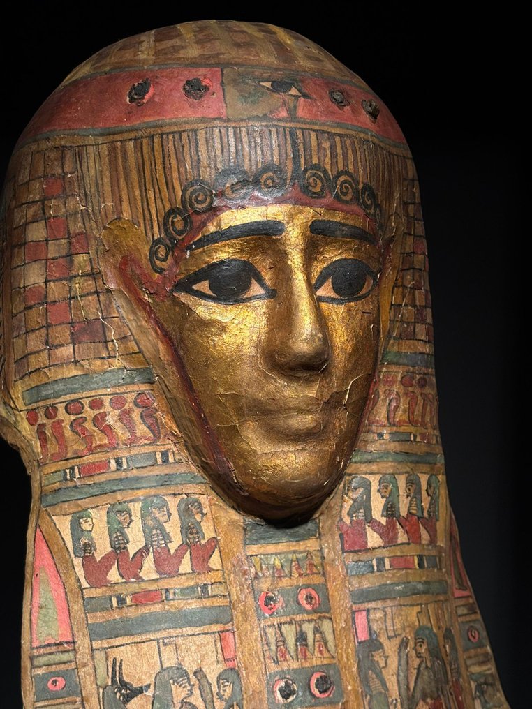 Altägyptisch Leinen, Stuck und Pigmente Begräbnisumhüllung einer Frau. Ptolemäische Zeit 332–30 v. Chr. Höhe 47 cm. #1.0