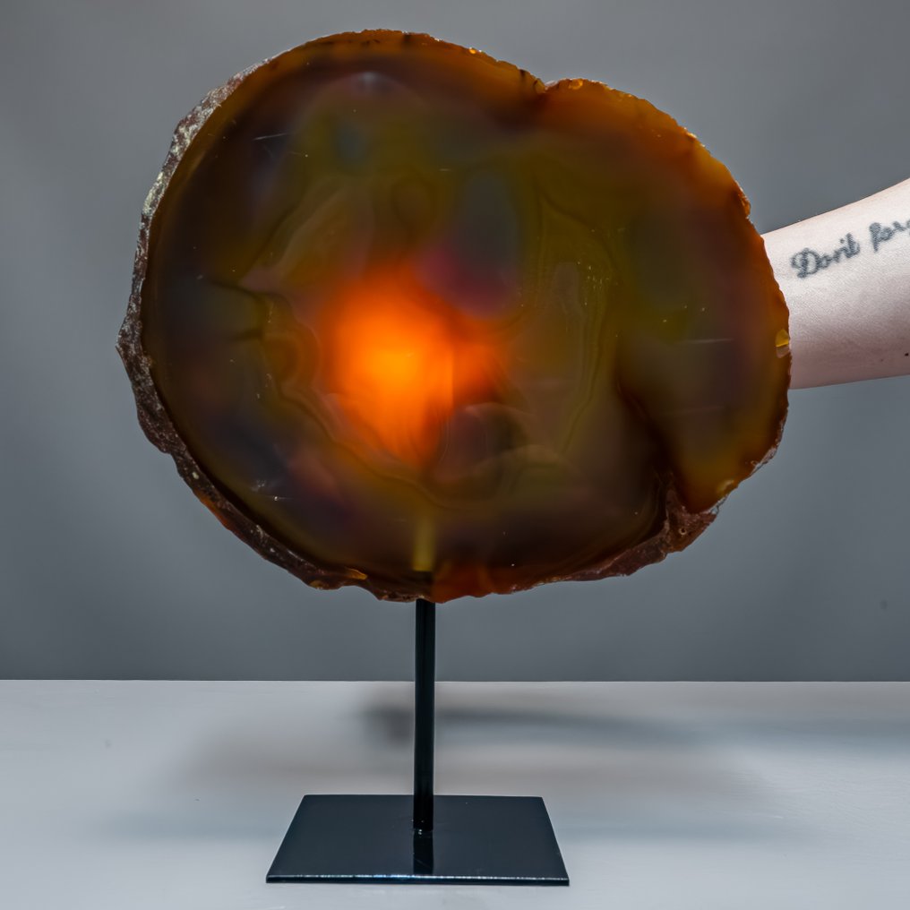 温和的土元素能量——带有温暖光辉的玛瑙盘支架，展现自然的优雅。 在巴西- 1886.31 g #1.0