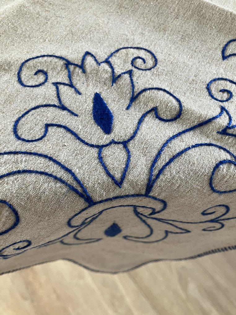 Dug - 116 cm - 126 cm - Håndbroderet linned #1.0