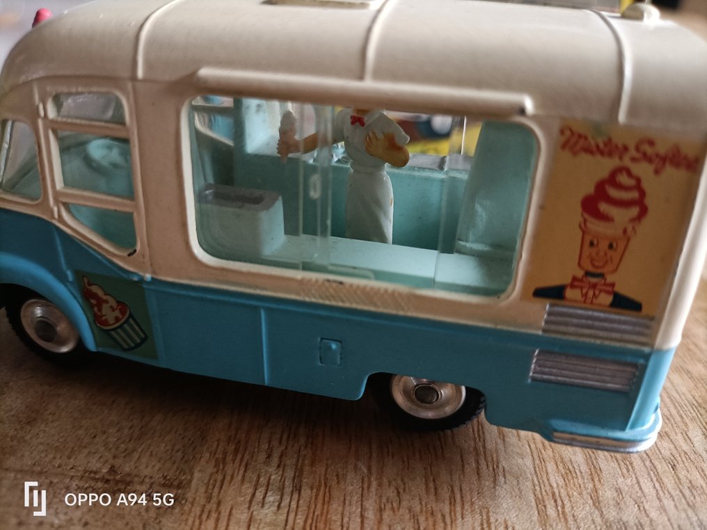 Corgi 1:43 - Βαν μοντελισμού - Corgi Toys 428 Smith's Mister Softee Ice Cream Van, Boxed #4.3