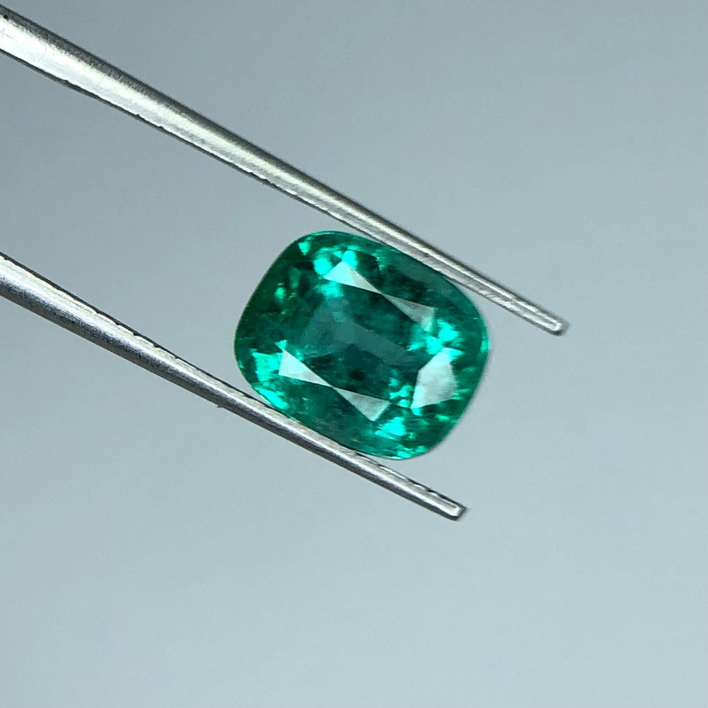 绿色 祖母绿  - 3.67 ct - 国际宝石研究院（IGI） - Minor Oil #2.1