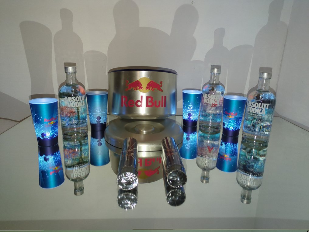 Absolut - Tomorrowland + Absolut Vodka + Red Bull Limited Edition - b. 2025 - 70 cl - 3 flasker #1.0