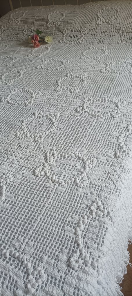 Colcha elegante de ropa de cama, ejecutada en crochet fino con patrón geométrico en relieve. - Colcha - 215 cm - 185 cm #4.3