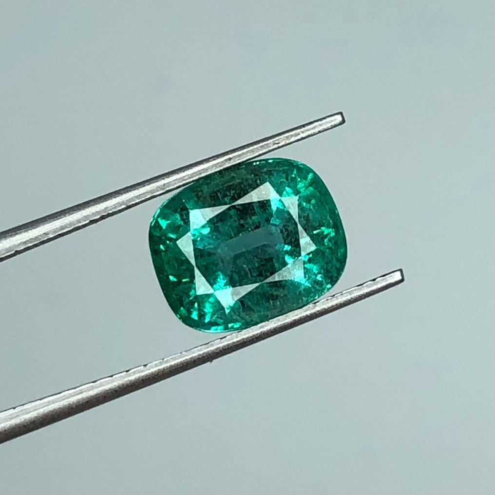 绿色 祖母绿  - 3.67 ct - 国际宝石研究院（IGI） - Minor Oil #1.0