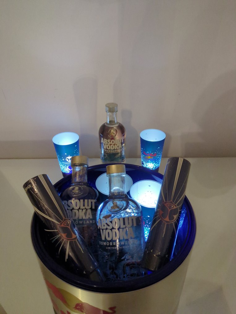 Absolut - Tomorrowland + Absolut Vodka + Red Bull Limited Edition - b. 2025 - 70 cl - 3 flasker #4.3