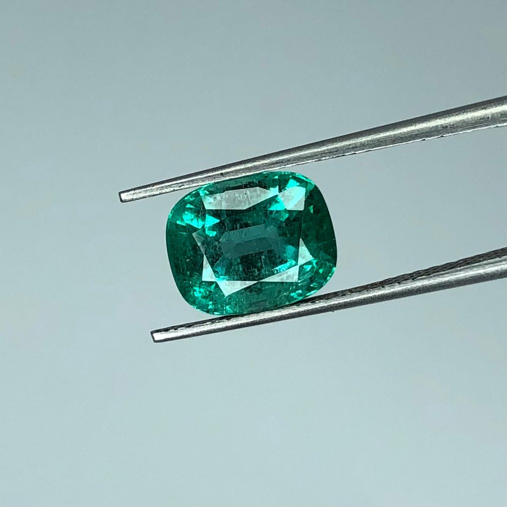 绿色 祖母绿  - 3.67 ct - 国际宝石研究院（IGI） - Minor Oil #3.2