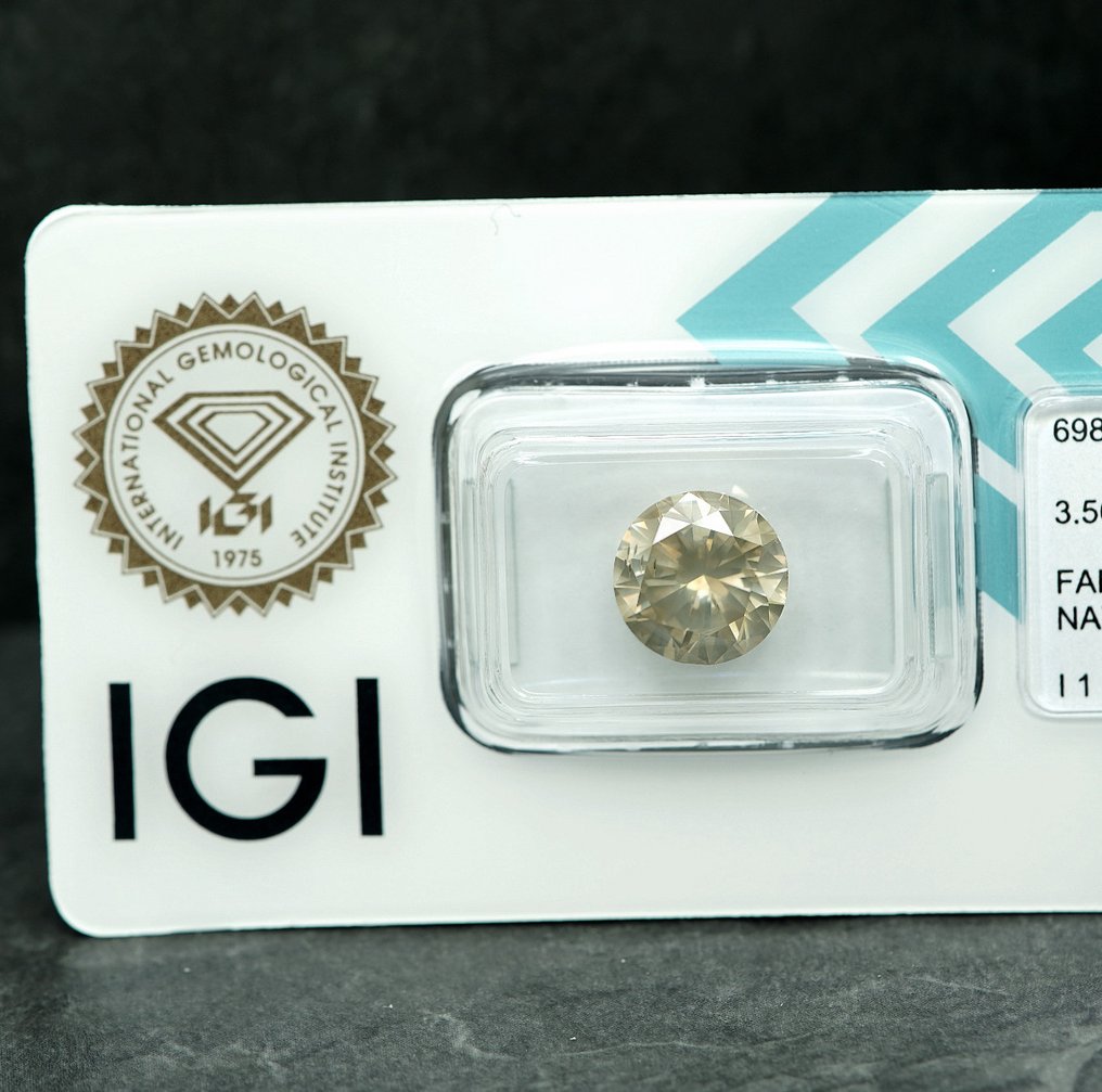 1 pcs Diamond  (Natural coloured)  - 3.56 ct - Round - Fancy light Greyish Yellow - I1 - International Gemological Institute (IGI) #2.1