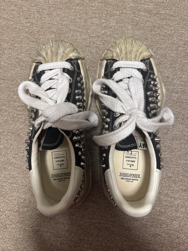 Maison Mihara Yasuhiro - Custom: Nieten-Canvas-Sneaker - Låga gymnastikskor - Storlek: EU 41 #3.2