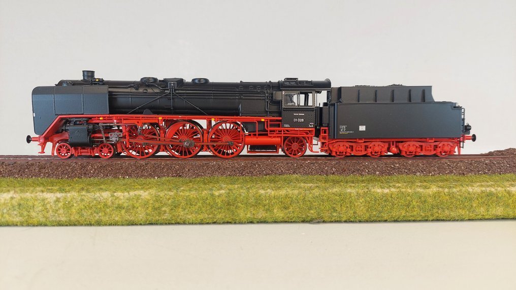 Brawa H0 - 40930 - 連煤水車的蒸汽火車 (1) - BR 01 028 - 数字声音 Doehler&Hass - 配备烟雾发生器 - DR (DDR) #2.1