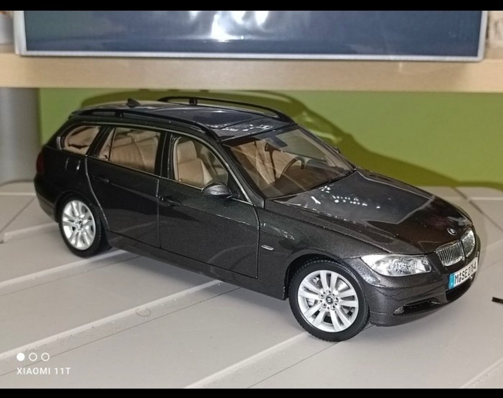 Kyosho 1:18 - Modelauto - BMW serie 3 touring E91 - BMW serie 3 E91 #1.0