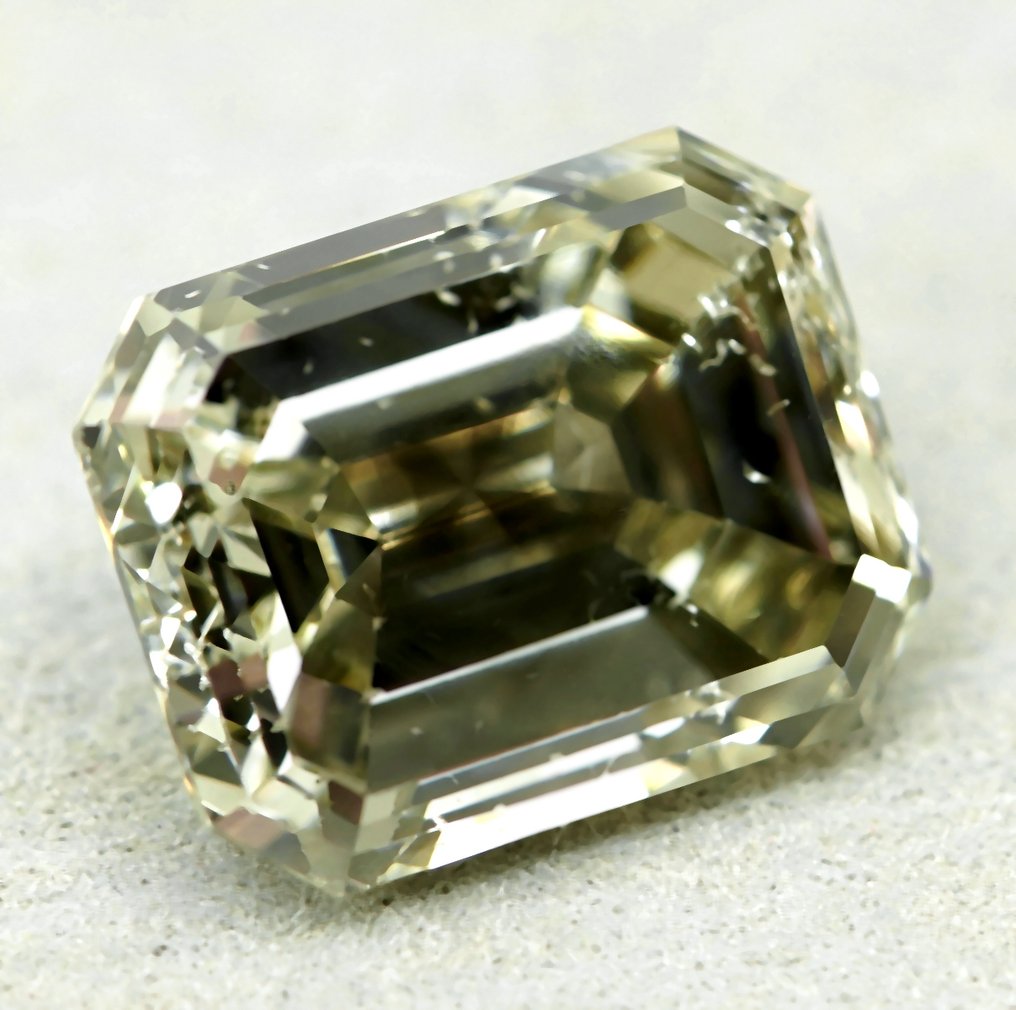 1 pcs Diamond (Natural coloured) - 2.16 ct - Emerald - Light Greyish Yellow - I1 - Gem Report Antwerp (GRA) #3.2