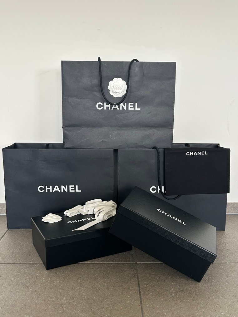 Chanel - Box (11) - Authentic Hermès Cardboard Boxes Various Sizes and Paper Bags - Cardboard - Chanel Hardboxes #1.0
