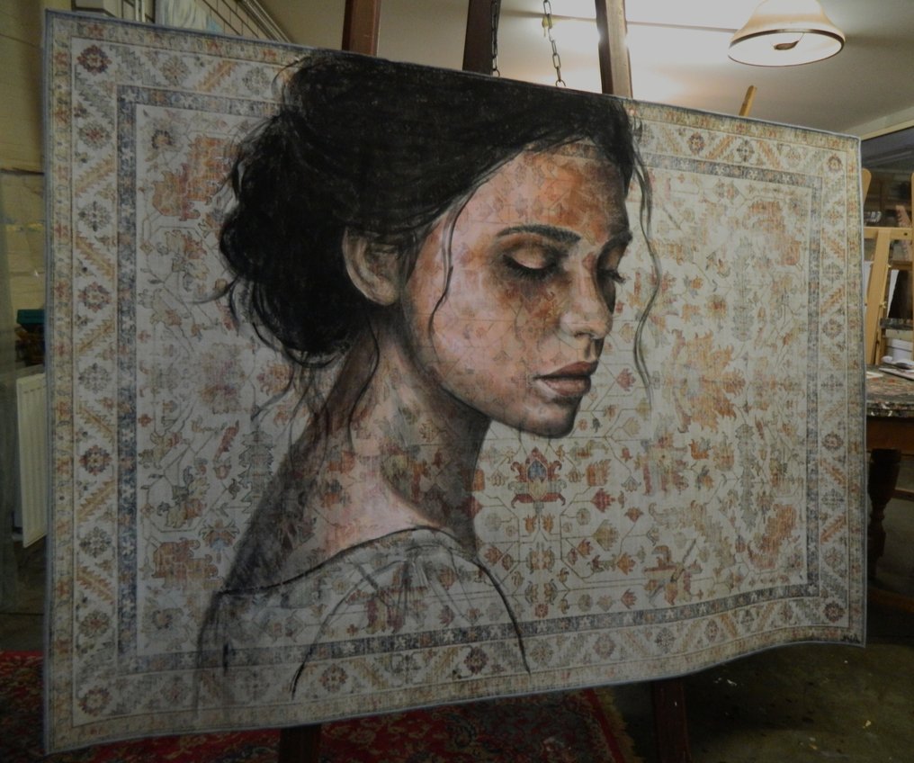Jacqueline Klein Breteler - "Waiting to be found.", portrait painting on a carpet - XXL #3.2