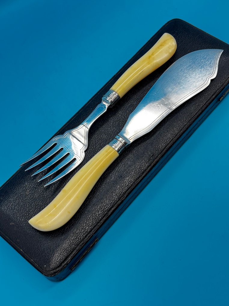 Antique British Fish Cutlery Set – Sterling Silver Collars with Lion Passant & London Hallmarks – - Cutlery set (2) - Silverplated #1.0