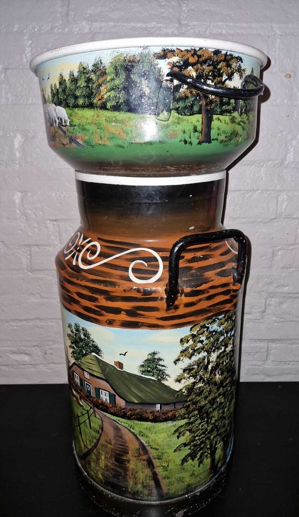 Hein van Well (1930–1990) - Lattiera (2) - Hand-painted milk churn (with funnel) - Metallo dipinto a mano (vernice ad olio/acrilico, verniciato) #1.0