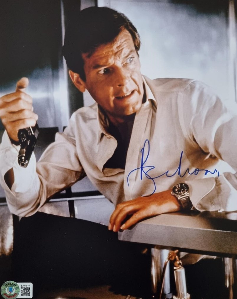 James Bond 007: The Man with the Golden Gun - Roger Moore #4.3