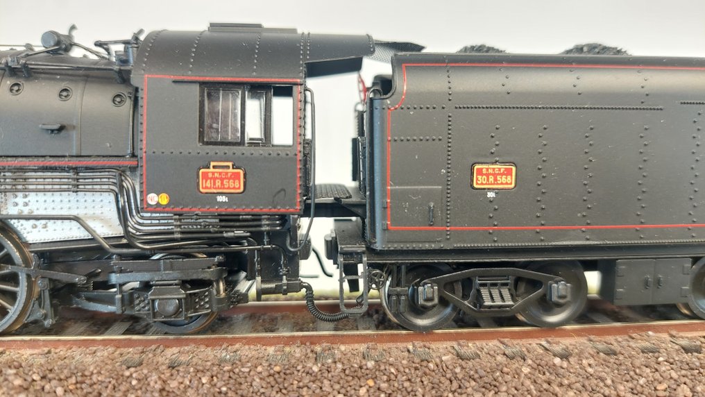 Jouef H0 - HJ2148 - Steam locomotive with tender (1) - 2-8-2 141 R 568 - Digital Sound - in showcase display - SNCF #4.3