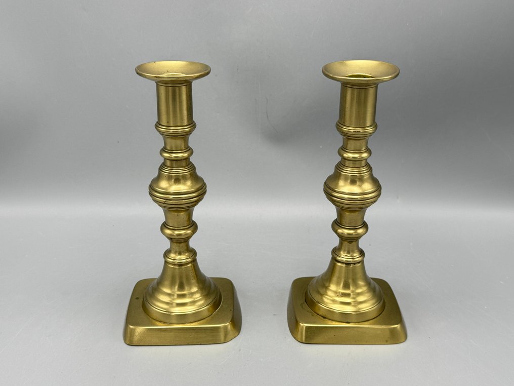 Twee Engelse messing kandelaren – 19e eeuws model - Κηροπήγιο (2) - Ορείχαλκος #1.0