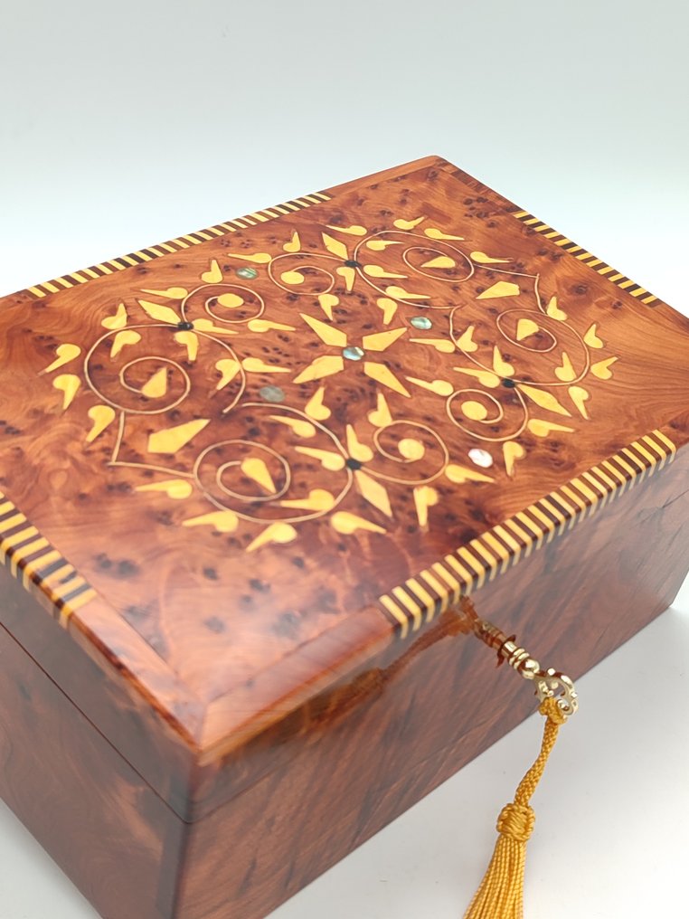 Cutie - Lemn (Thuya), Lemn, Sidef, Marqueterie, Pomul vieții #1.0