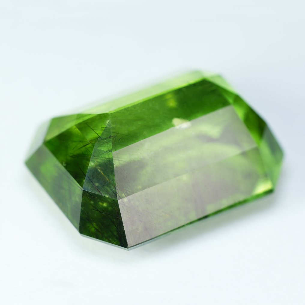 1 pcs  Zöld, Sárga Peridot  - 46.13 ct - Nemzetközi Színes Drágakő Szövetség (ICA GemLab) - Teljes fényű ritka rutile #4.3