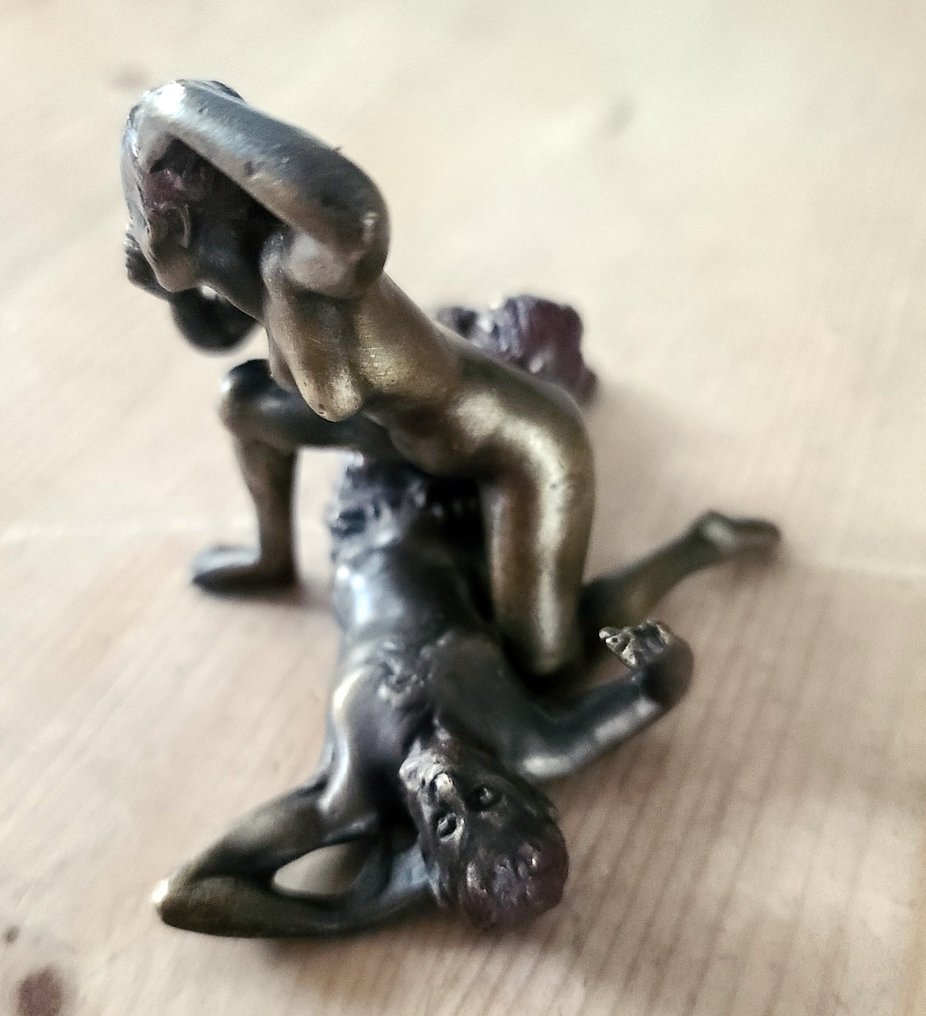 Bronze de Vienne - after Franz Xavier Bergmann - 雕塑, Femme nue chevauchant un satyre. - 11 cm - 冷漆青铜 #1.0