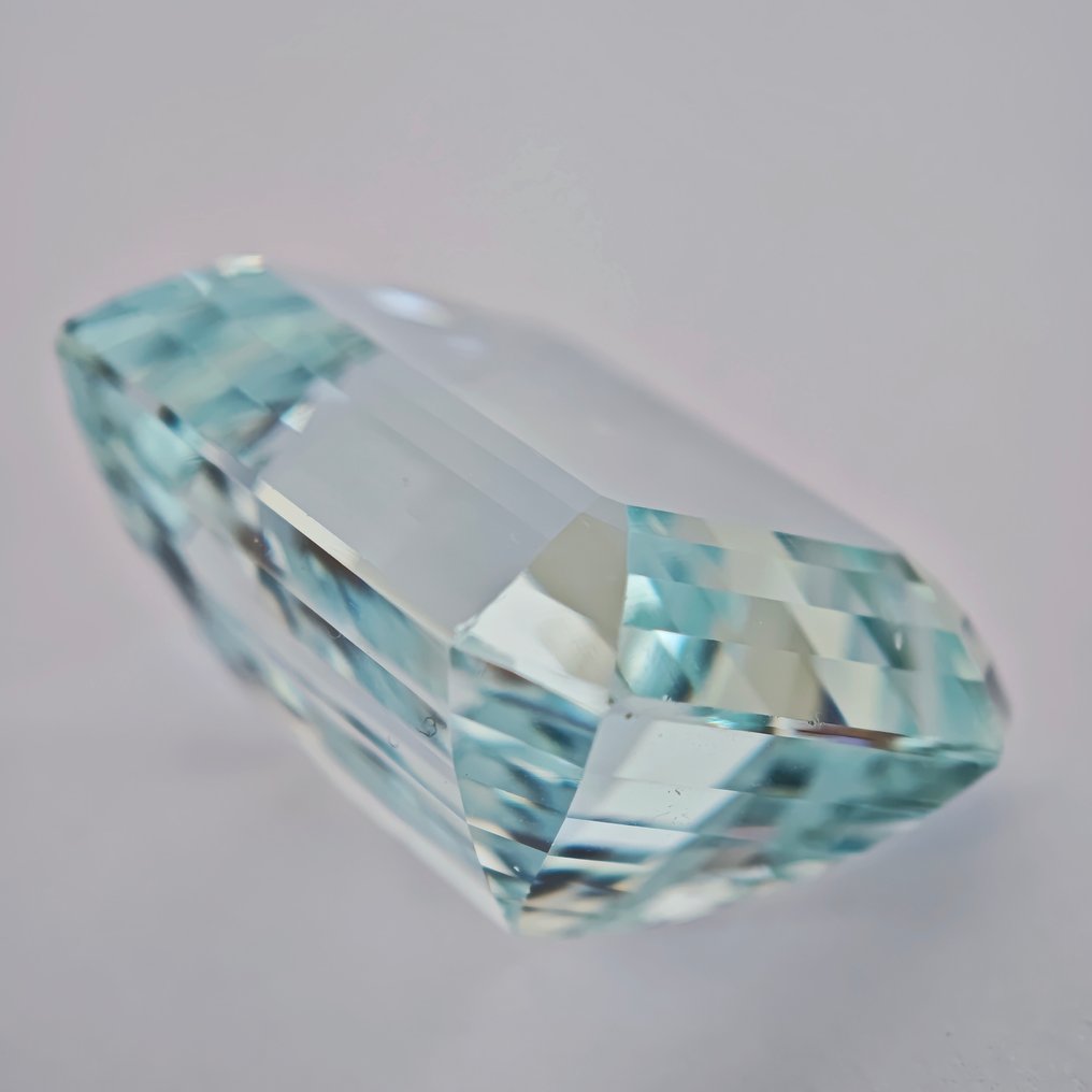 Akvamarin  - 105.10 ct - Antwerp Laboratory for Gemstone Testing (ALGT) - Lyseblå, øjenren #3.2
