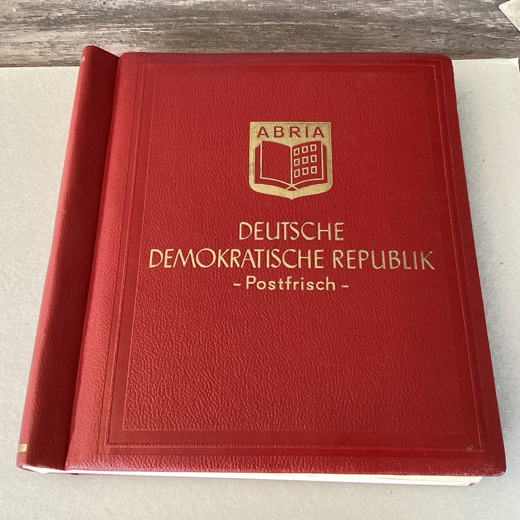 República Democrática Alemã 1963/1970 - Abriu álbum com coleção de selos postfrisos. - Michel 934/blok 33 #1.0