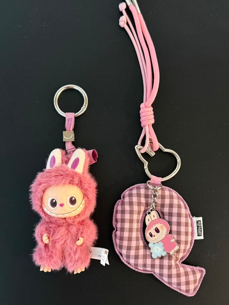 Pop Mart - Παιχνίδι φιγούρα Labubu The Monsters Pin for Love Series "Q" #2.1