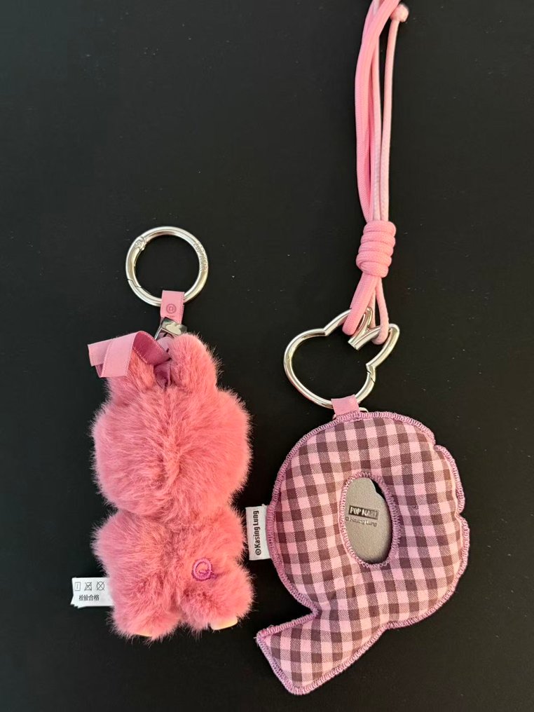 Pop Mart - Παιχνίδι φιγούρα Labubu The Monsters Pin for Love Series "Q" #1.0