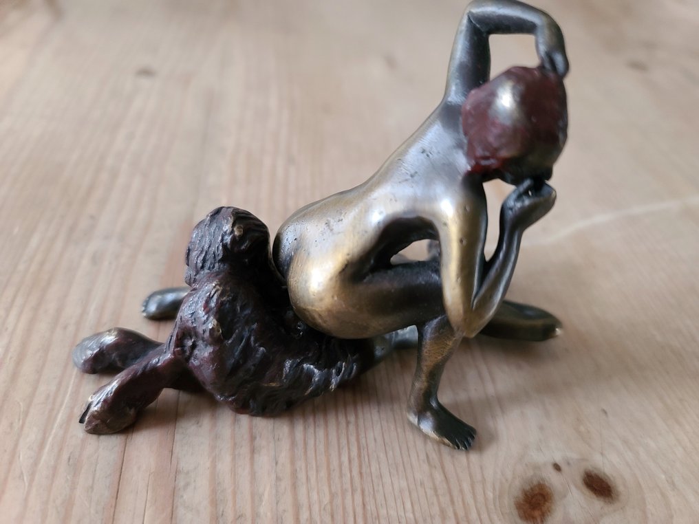 Bronze de Vienne - after Franz Xavier Bergmann - 雕塑, Femme nue chevauchant un satyre. - 11 cm - 冷漆青铜 #2.1