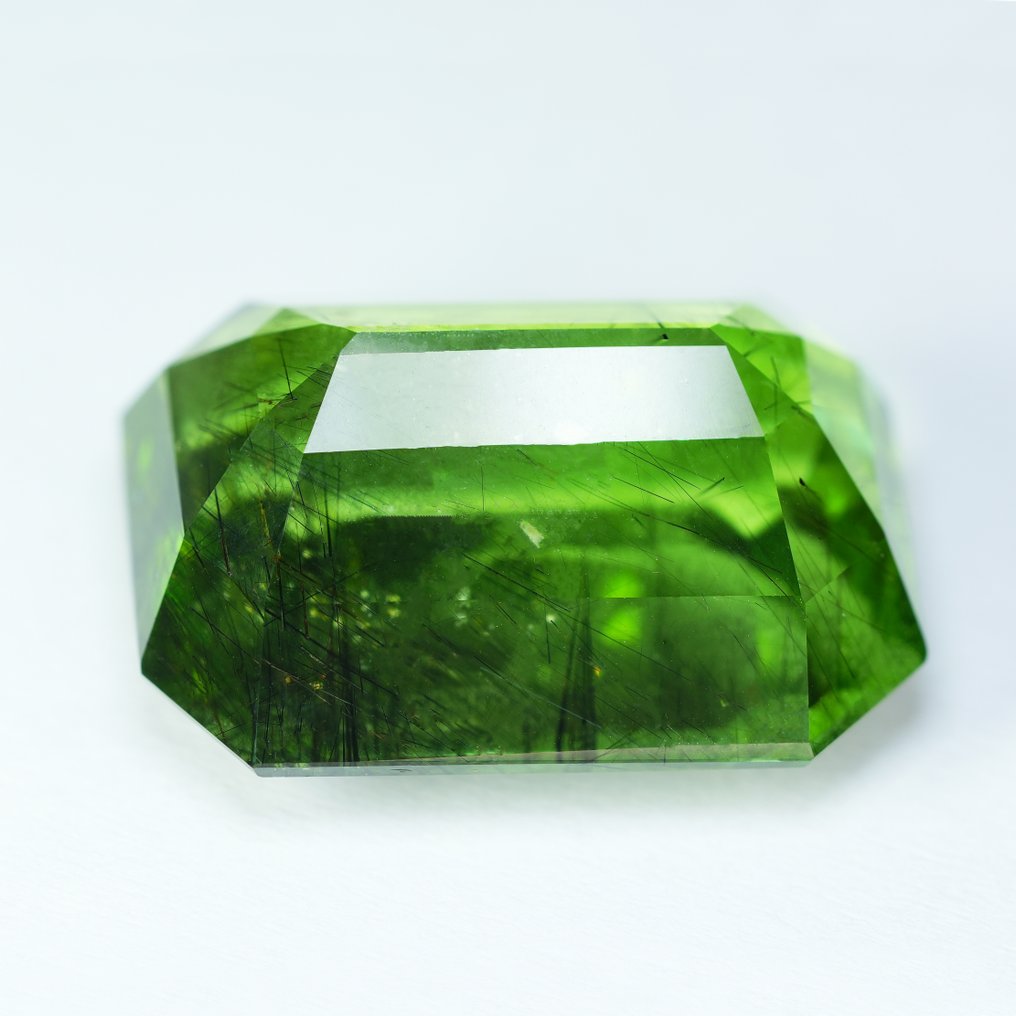 1 pcs  Zöld, Sárga Peridot  - 46.13 ct - Nemzetközi Színes Drágakő Szövetség (ICA GemLab) - Teljes fényű ritka rutile #1.0