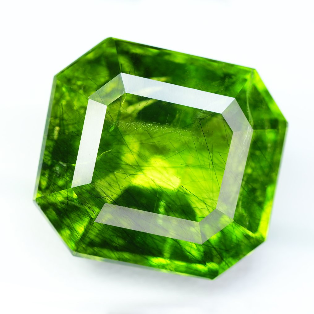 1 pcs  Vert, Jaune Péridot  - 30.89 ct - International Colored Gemstone Association (ICA GemLab) #3.2