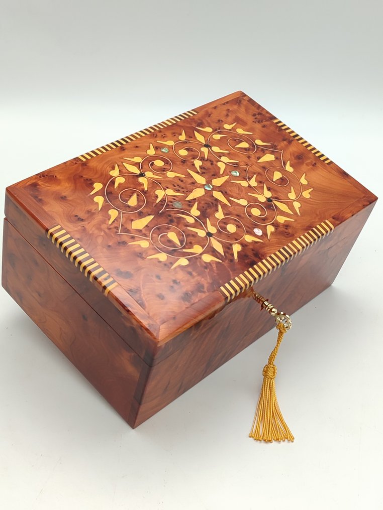 Cutie - Lemn (Thuya), Lemn, Sidef, Marqueterie, Pomul vieții #1.0