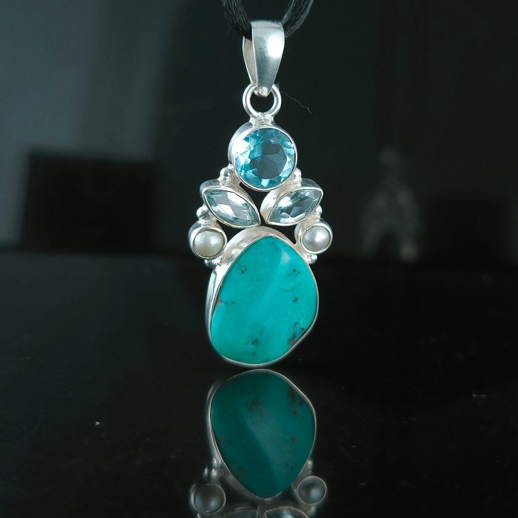 Turquoise Pendant - Height: 47 mm - Width: 20 mm- 6.68 g - (1) #2.1