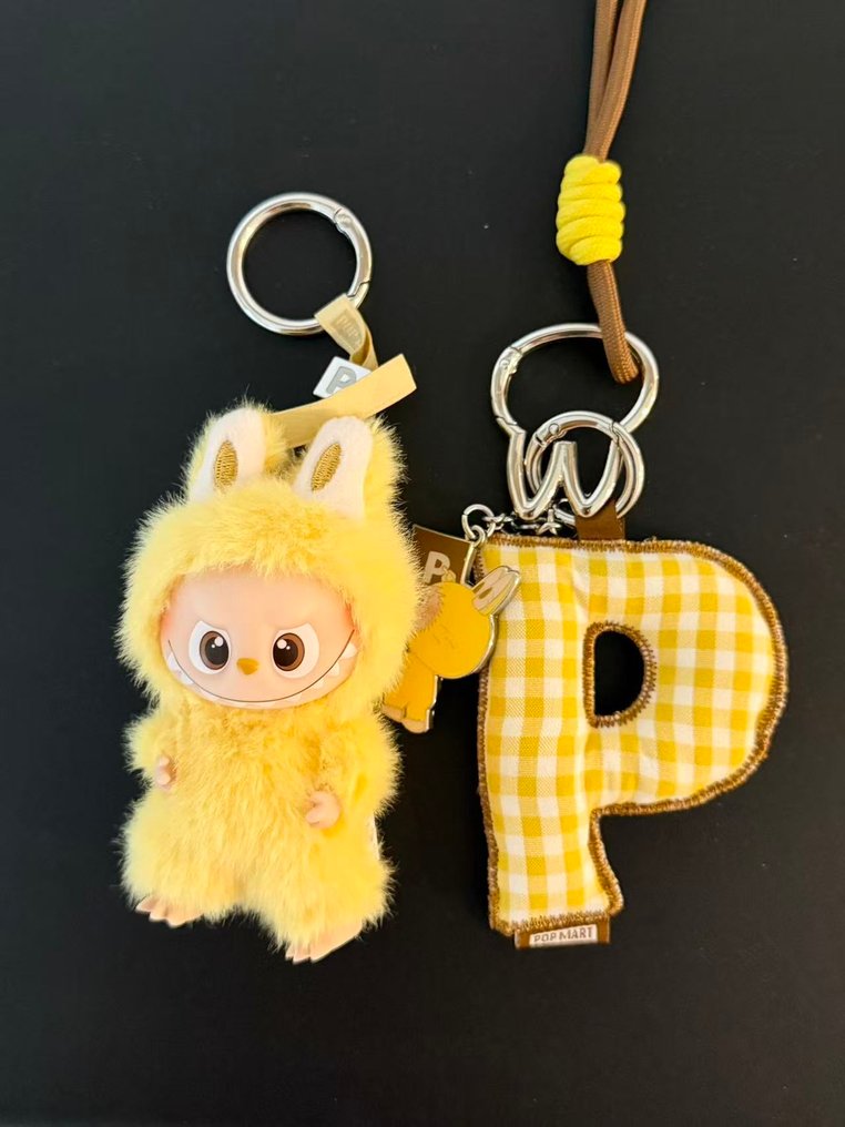 Pop Mart  - Statuetta giocattolo Labubu The Monsters Pin for Love Series "P" #1.0