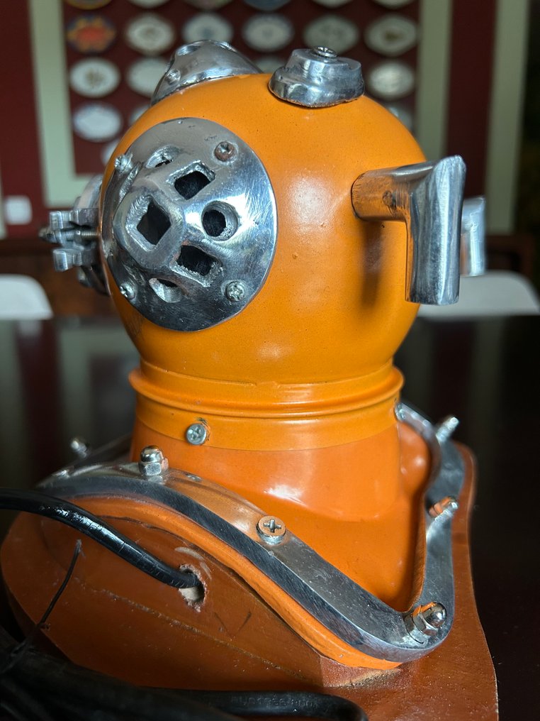 Casco da immersione - UNIQUE DIVING HELMET AND LAMP - Acciaio, Smalto, Ottone, Legno #4.3