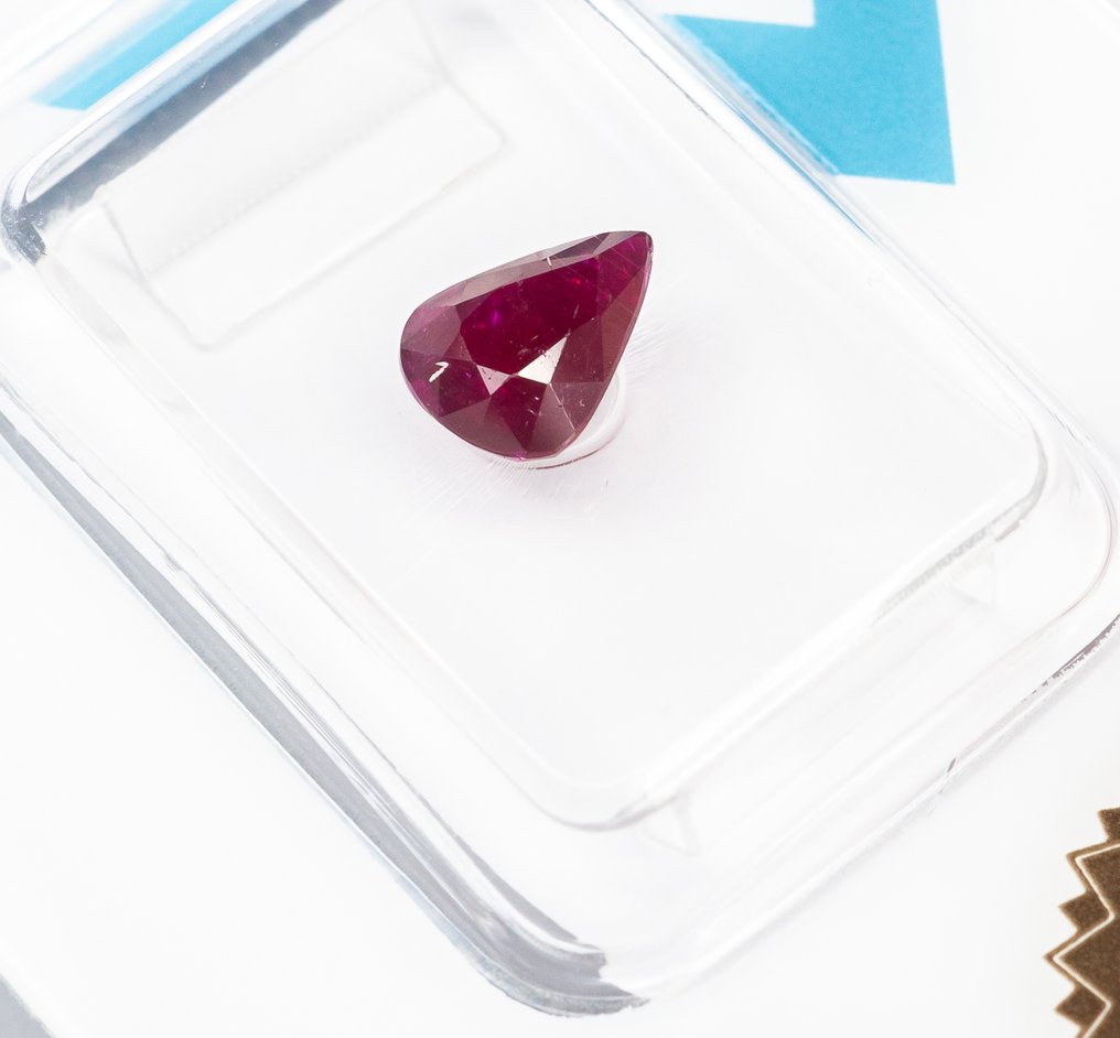 Nincs minimálár Rubin  - 1.34 ct - Nemzetközi Gemmológiai Intézet (IGI) - Mélykékkel árnyalt vörös #2.1