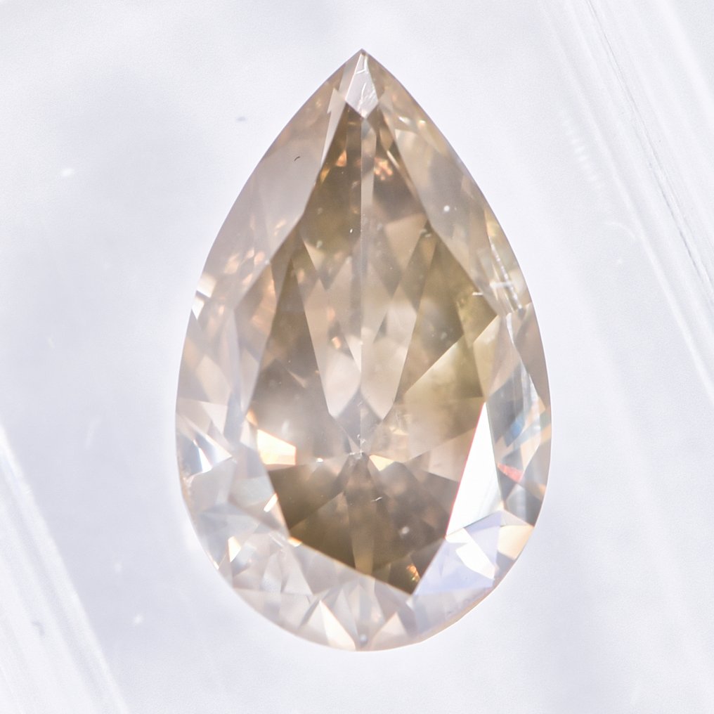 没有保留价 - 1 pcs 钻石  (天然色彩的)  - 2.52 ct - 梨形 - Fancy deep 稍帶灰色的, 绿色 黄色 - SI1 微内含一级 - 国际宝石研究院（IGI） - VG #4.3