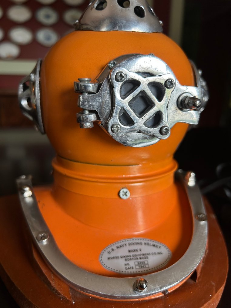 Casco da immersione - UNIQUE DIVING HELMET AND LAMP - Acciaio, Smalto, Ottone, Legno #2.1